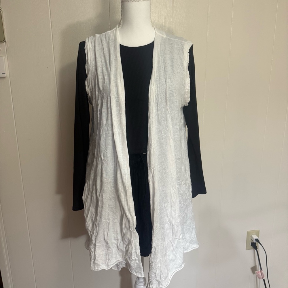 White sleeveless cardigan
